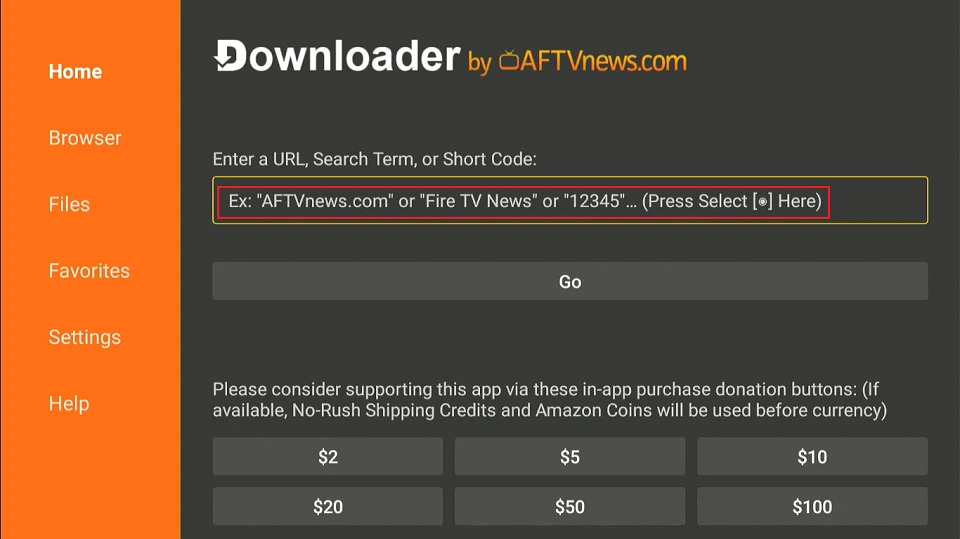 Downloader app-grensesnitt på Firestick som viser URL-inntastingsfelt hvor brukere skriver inn nedlastingslenken for Smart IPTV APK.